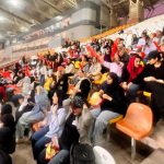 بانوان اهوازی بالاخره وارد ورزشگاه شدند