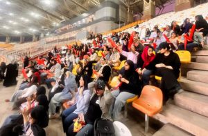 بانوان اهوازی بالاخره وارد ورزشگاه شدند