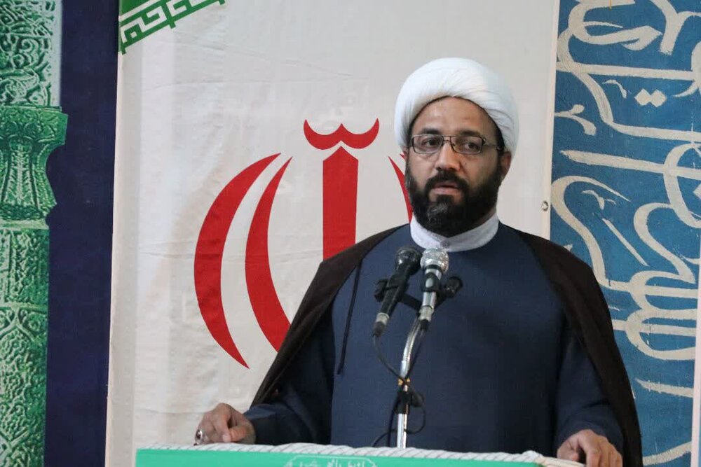 هر سخنی که موجب تفرقه شود در مسیر انقلاب نیست