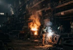 شلاق بی برقی بر پیکر خسته از جنگ فولاد خوزستان